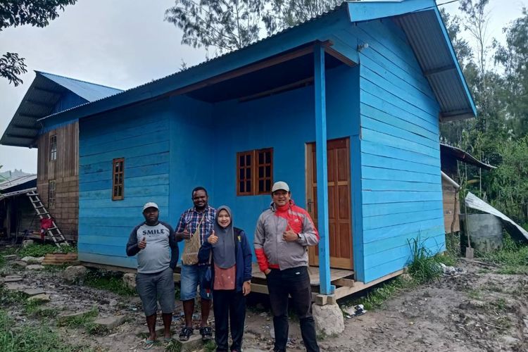 60 unit hunian milik masyarakat di Kabupaten Deiyai, Provinsi Papua Tengah, mendapat bantuan bedah rumah.