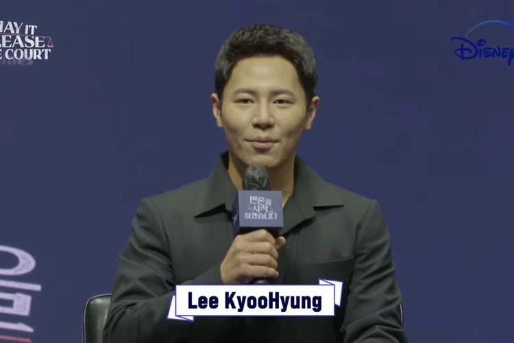 Aktor Lee Kyu Kyung saat konferensi pers virtual drama May It Please The Court, Rabu (21/9/2022). 
