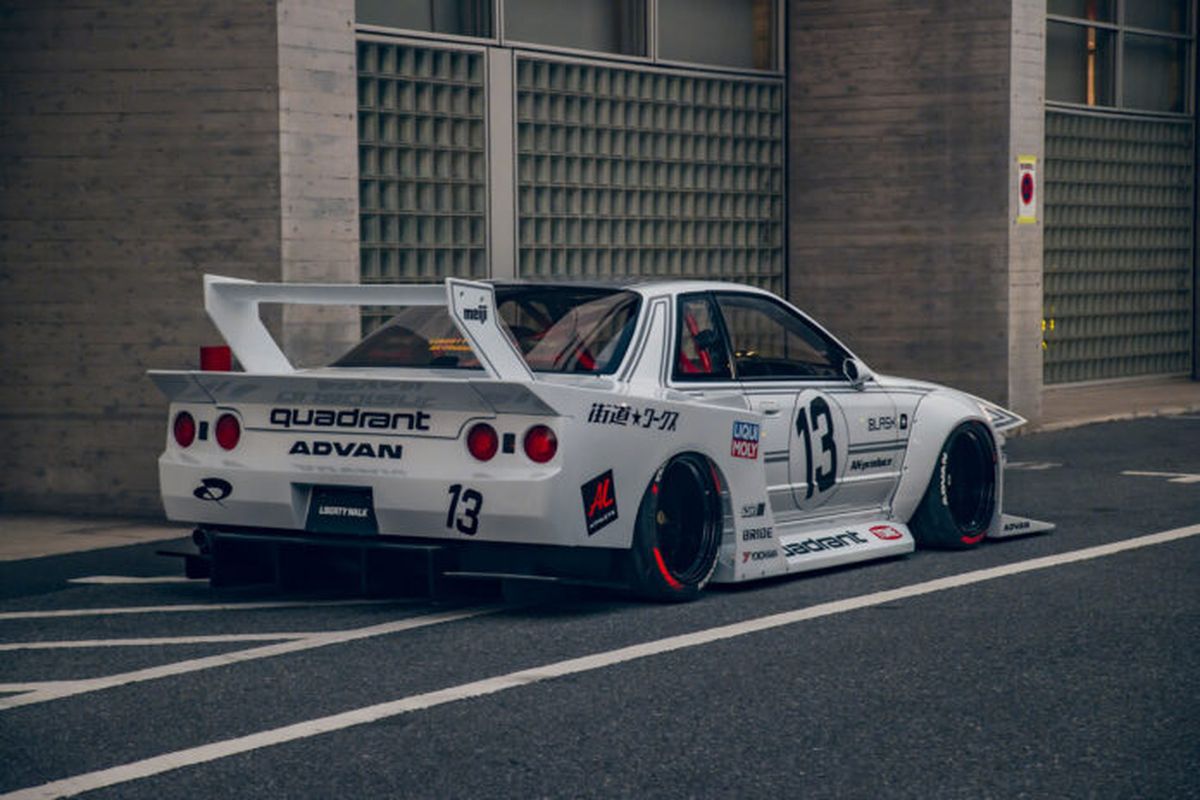 Liberty Walk Nissan Skyline GT-R R32