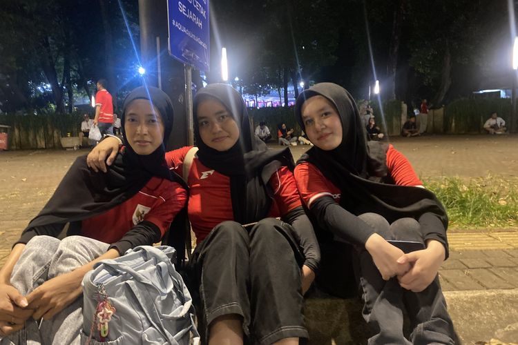 Cerita Tiga Sekawan Pulang Kerja Nonton Timnas di GBK: Bawa Laptop dan Baju Ganti
