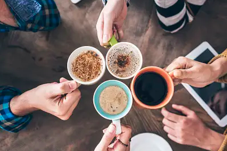 Orang-orang yang harus mengurangi atau menghentikan kebiasaan minum kopi.