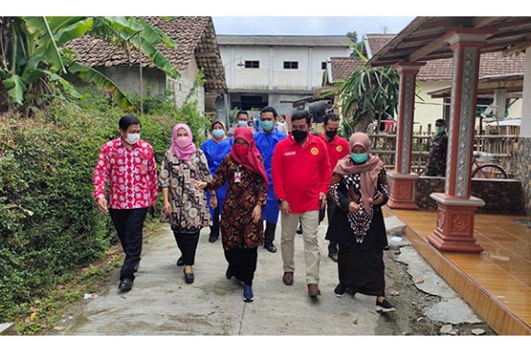 Binda Jatim dan Pemkab Kediri lakukan program vaksinasi door-to-door.