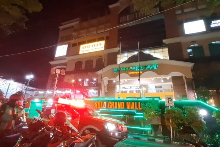 Kebakaran Solo Grand Mall, Kebocoran Elpiji, dan Pemecahan Kaca Gedung