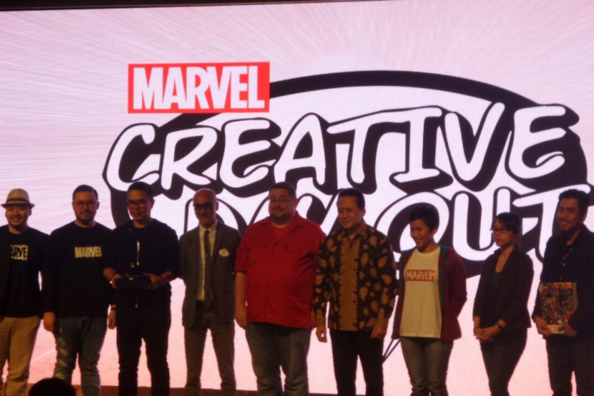 Editor In Chif Marvel Comics CB Cebulski (baju merah), Vice President Creative The Walt Disney Company, Greater China, Allen Au-Yeung (jas abu) bersama Marvel Artists Indonesia di acara Marvel Creative Day Out, Binus University, Jakarta, Jumat (12/1/2018). 