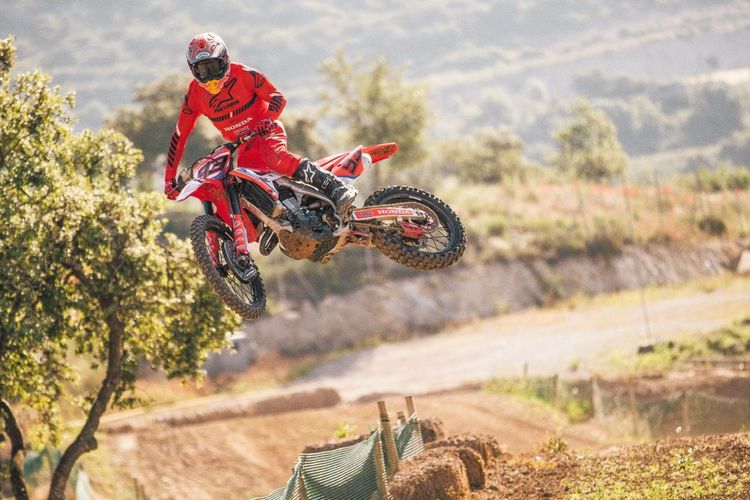 Meski berbahaya, pebalap MotoGP tetap latihan motocross