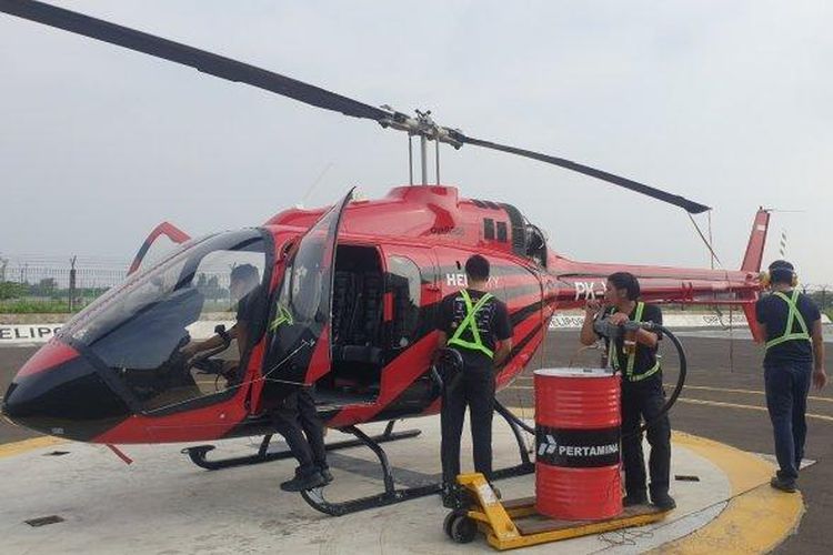 Helikopter milik Whitesky Aviation yang berada di Helicity Bandara Soekarno-Hatta untuk mengangkut pemudik saat Lebaran 2023, Kamis (20/4/2023). 