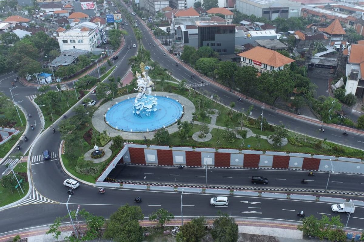 Kementerian PUPR tengah menyelesaikan tahap akhir pekerjaan peningkatan dan pembangunan jalan baru dalam rangka mendukung konektivitas event KTT G20 di Bali.