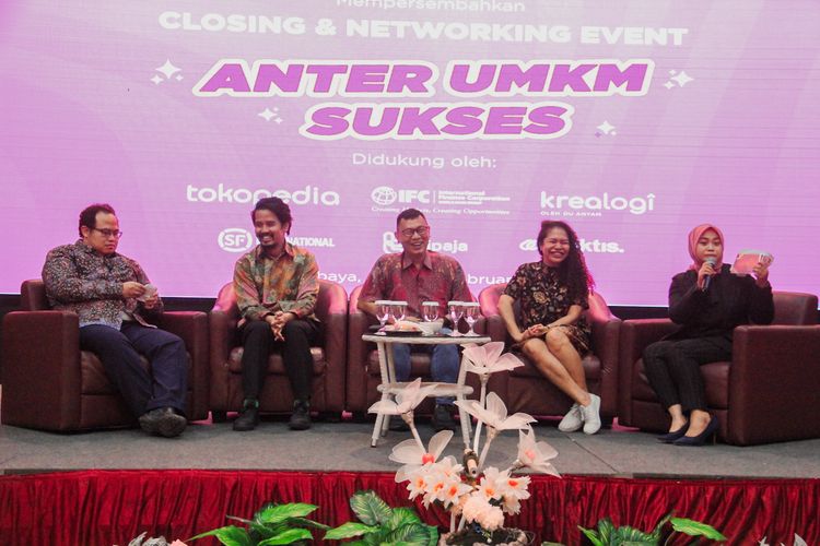 Gandeng IFC, Tokopedia, dan Krealogi, Anteraja Berhasil Tingkatkan Kapasitas UMKM Melalui Pelatihan Anter UMKM Sukses, di Surabaya.