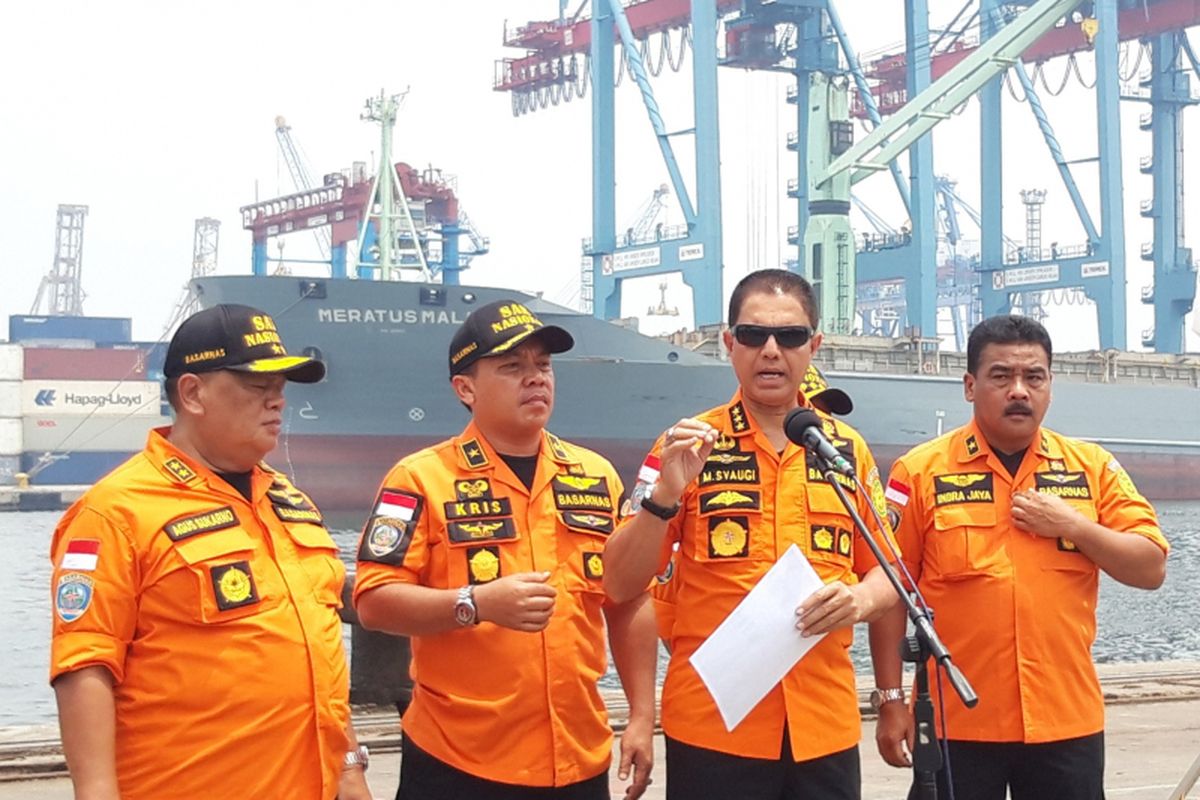 Kepala Basarnas Marsdya M Syaugi dan tim saat konferensi pers di JICT 2, Tanjung Priok, Jakarta Utara, Sabtu (3/11/2018)