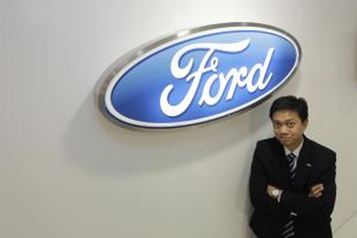 Managing Director PT Ford Motor Indonesia (FMI), Bagus Susanto, dalam sesi pemotretan di Kantor PT FMI, Pondok Indah, Jakarta, Jumat (28/11/2014). 