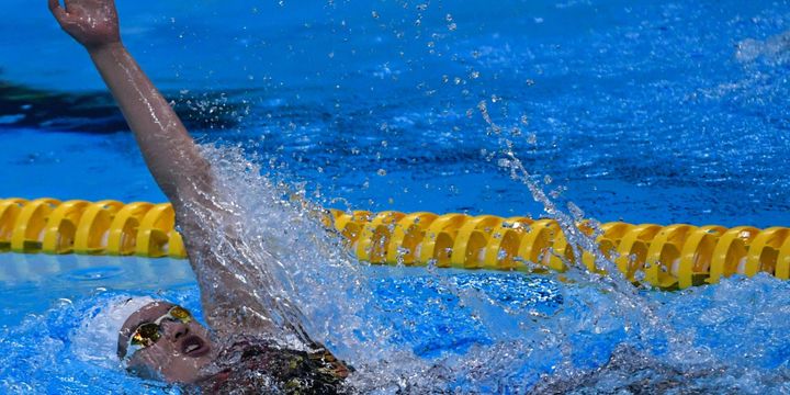 Perenang Jepang Rikako Ikee memacu kecepatan saat bertanding pada babak final 100 meter Gaya Kupu-Kupu Putri Asian Games ke-18 Tahun 2018 di Aquatic Centre GBK, Senayan, Jakarta Pusat, Selasa (21/8/2018). Rikako Ikee berhasil meraih medali emas dengan catatan waktu 56.30 detik.