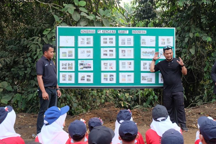 Tak Hanya di Kelas, Siswa SD YPTSS Belajar Menjaga Lingkungan dari Alam