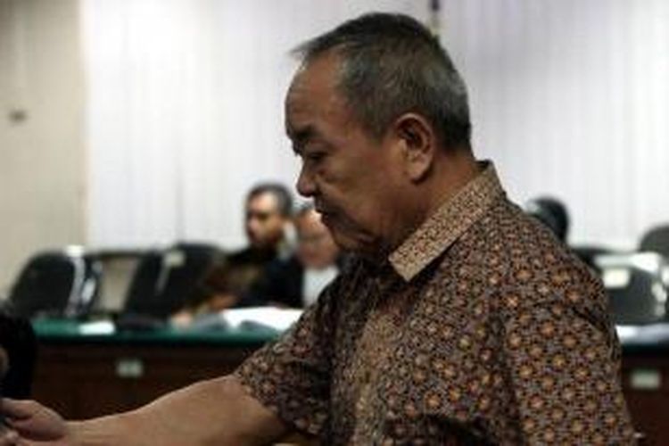 Terpidana kasus percobaan penyuapan Pimpinan KPK dan percobaan menghalang-halangi penyidikan kasus korupsi, Anggodo Widjojo, menjadi saksi pada persidangan dengan terdakwa Ari Muladi di Pengadilan Tipikor, Jakarta Selatan, Selasa (15/3/2011). Ari Muladi yang pernah menjadi tangan kanan Anggodo, dijerat oleh penuntut umum KPK dengan kasus yang sama dengan Anggodo. 