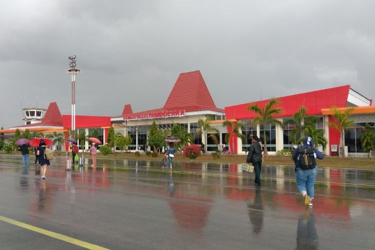Bandara Tambolaka di Kabupaten Sumba Barat Daya, Nusa Tenggara Timur.