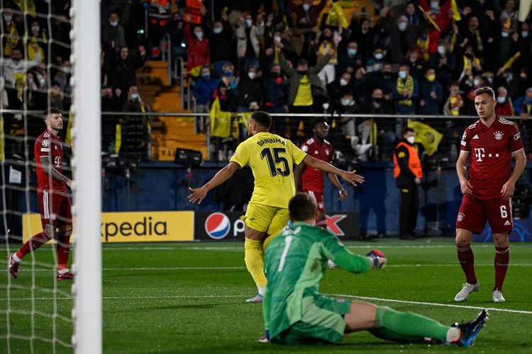Penyerang sayap Villarreal, Arnaut Danjuma Groeneveld, (tengah) melakukan selebrasi setelah mencetak gol pertama timnya kontra Bayern Muenchen di stadion La Ceramica di Vila-real pada 6 April 2022.