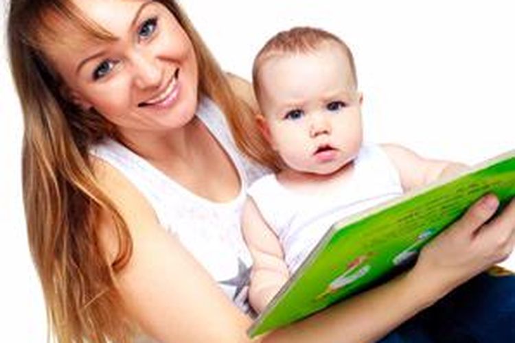 Membacakan buku cerita untuk anak bisa dimulai sedini mungkin. 