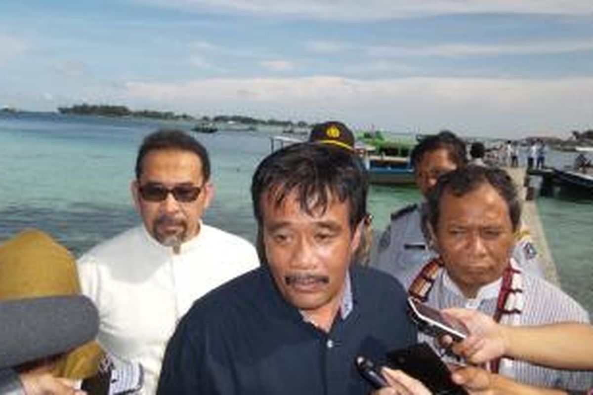 Wakil Gubernur DKI Jakarta Djarot Saiful Hidayat saat berada di Pulau Karya, Kepulauan Seribu, Jumat (6/2/2015)