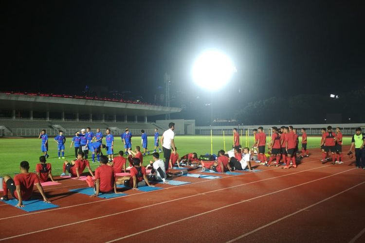 Suasana hari pertama pemusatan latihan timnas Indonesia di bawah asuhan pelatih Shin Tae-yong di Stadion Madya, Jakarta, Jumat 14 Februari 2020.