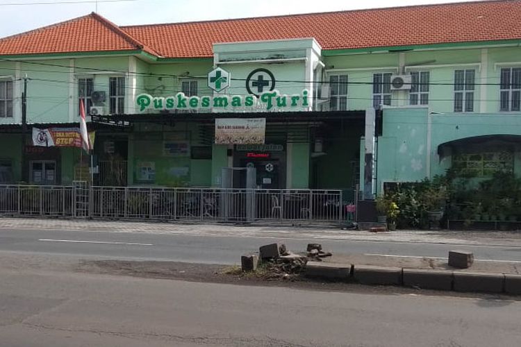 Puskesmas Turi ditutup sementara waktu, setelah satu pegawai diketahui positif Covid-19.