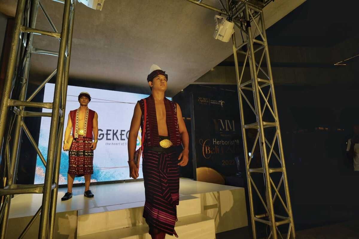 Tenun Ikat Nagekeo di Kabupaten Nagekeo tampil pada fashion show di Bali, Minggu, (17/7/2022). (DOK/PEMDA NAGEKEO)