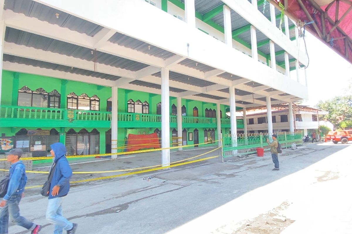 Suasana Ponpes Al Khoziny Sidoarjo pada Selasa (7/10/2025), usai bangunan mushala ambruk. Kini, ponpes tampak sepi karena para santri diliburkan sementara.