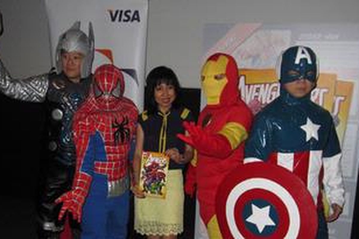 Untuk membantu individu memahami cara mengelola uang tingkat dasar, Visa menerbitkan komik The Avengers.