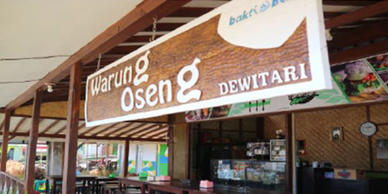 Warung Oseng Dewitari menjadi salah satu unit usaha rumah makan milik BUMDes Ijen Lestari, yang berlokasi di Desa Tamansari, Kecamatan Licin, Kabupaten Banyuwangi, Jawa Timur. 