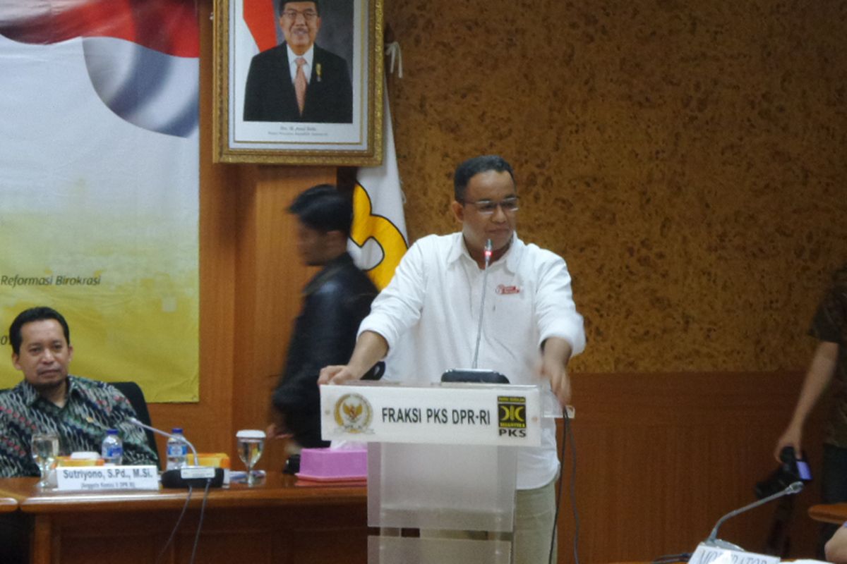 Calon gubernur DKI Jakarta Anies Baswedan saat hadir dalam diskusi publik di ruang pleno fraksi PKS DPR RI, Rabu (5/4/2017).
