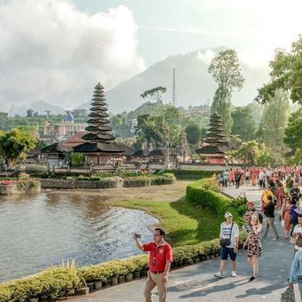 Ilustrasi wisatawan mancanegara di Bali.