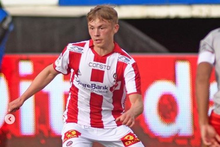 Pemain muda Tromso, Isak Hansen-Aaroen, yang baru saja bergabung dengan tim akademi Manchester United.