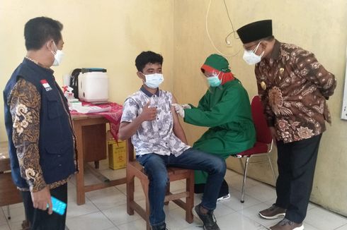 Semangati Siswa yang Divaksin, Wabup Banyuwangi: Tidak Perlu Takut, Lebih Sakit Dicubit Orangtua