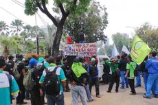 Buruh Kepung Balaikota, Jalan Medan Merdeka Selatan Dibuka Satu Lajur