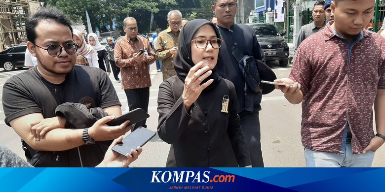 Ibu Hamil Melahirkan  Ibu Hamil Melahirkan  di Jalan Rusak Ini Komentar Bupati Lebak
