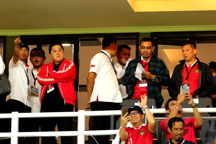 Ketua umum PSSI Erick Thohir saat sebelum pertandingan FIFA Matchday Indonesia melawan Turkmenistan yang berakhir dengan skor 2-0 di Stadion Gelora Bung Tomo Surabaya, Jumat (8/9/2023) malam.