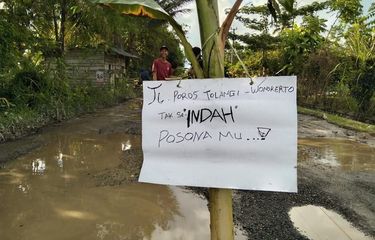 Kesal Jalan Antar Kecamatan Rusak Parah, Warga Kaluku-Subur Luwu ...