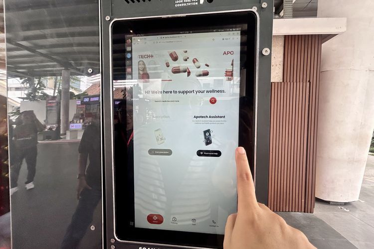 Pengalaman mencoba vending machine obat-obatan dari Apotech+ di M Bloc Space, Jakarta Selatan, Sabtu (7/2/2026).