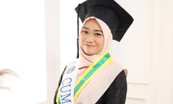 Cerita Putri Buruh Bangunan, Lulus Cumlaude dan Paling Cepat di UNY