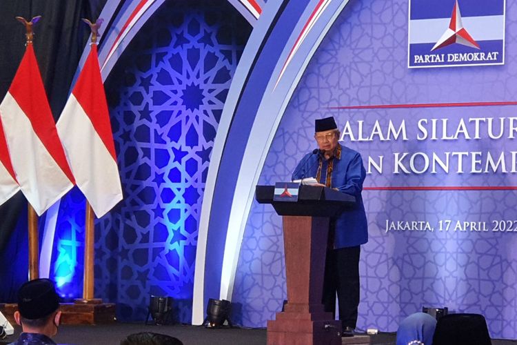 Ketua Majelis Tinggi Partai Demokrat Susilo Bambang Yudhoyono (SBY) dalam acara Malam Silaturahmi dan Kontemplasi di Hotel Sultan Jakarta, Minggu (17/4/2022).