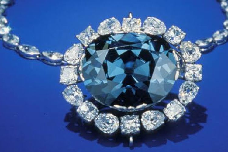 Ilustrasi berlian biru, permata paling langka dan paling berharga di dunia.

