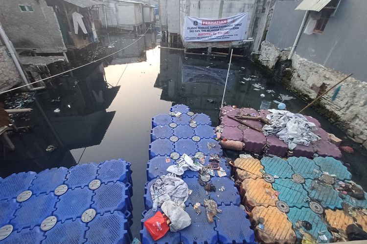 Keluhan Warga soal Sampah di Kali Gendong Dijawab Sudin LH Jakarta Utara