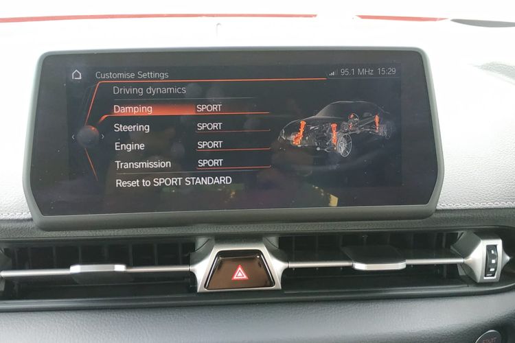 Beberapa menu yang bisa diatur pada mode Sport pada Toyota Supra 2019
