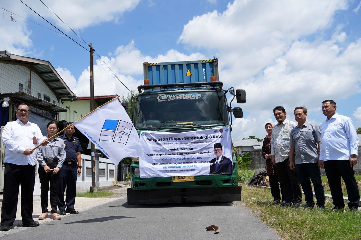 Furnitur Sorajati melakukan ekspor perdananya senilai 80,5 ribu dolar AS dalam dua kontainer.