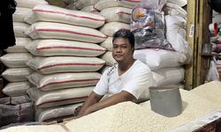 Pedagang Beras Keluhkan Dampak Bantuan Pangan ke Penjualan