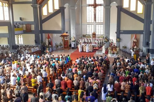 Penahbisan Uskup Ruteng, Suhu Tubuh Umat yang Hadir Diperiksa, Diberikan Antiseptik