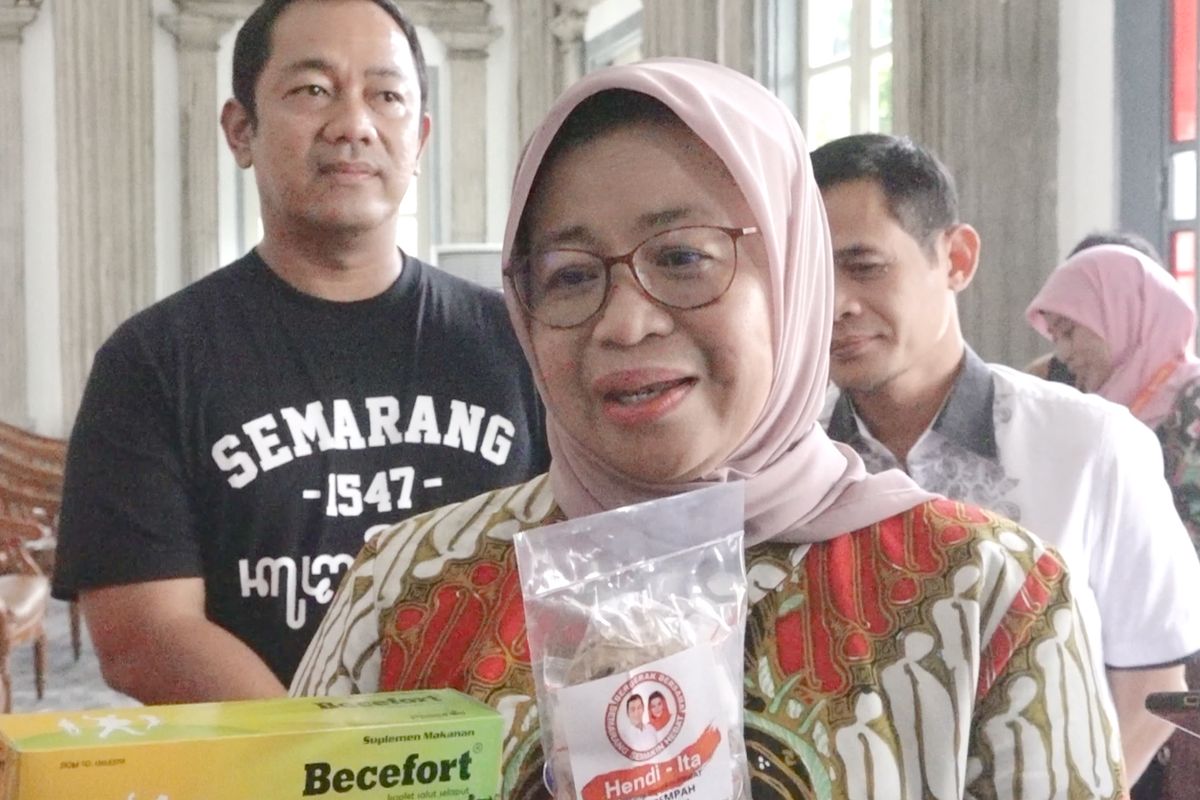 Direktur Utama PT Phapros Tbk Barokah Sri Utami, usai bertemu Wali Kota Semarang Hendrar Prihadi, Jumat (27/3/2020.) 