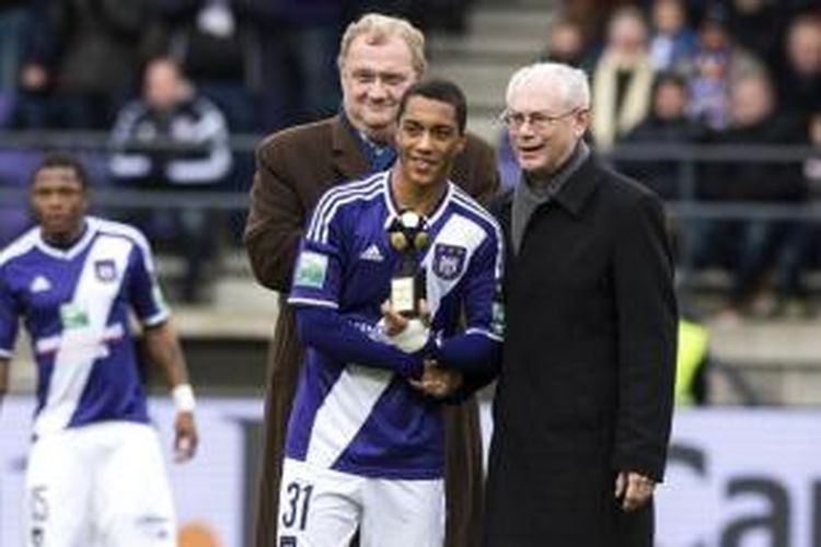 Gelandang Anderlecht, Youri Tielemans, meraih penghargaan Pemain Debutan Terbaik 2014 dari Liga Belgia.