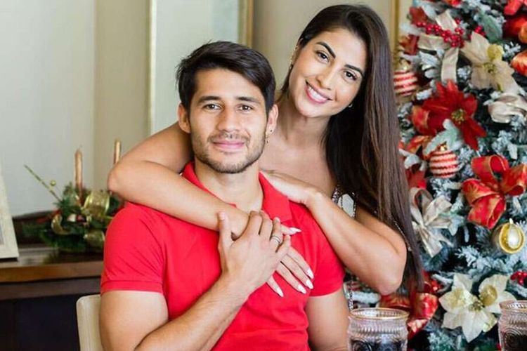 Model Cristina Vita Aranda bersama suaminya, pesepak bola Ivan Torres