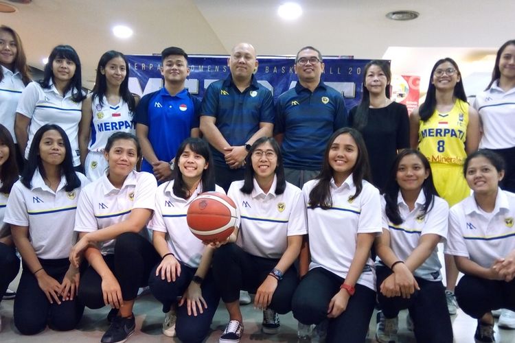 Skuad lengkap Merpati Bali pada Srikandi Cup 2020 saat peluncuran terkini di Jakarta, Rabu (29/1/2020). Klub asal Denpasar ini adalah juara Srikandi Cup 2018-2019.