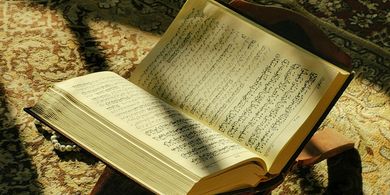 Surah Al Mulk, Amalan Malam yang Disebut Menyelamatkan dari Azab Kubur