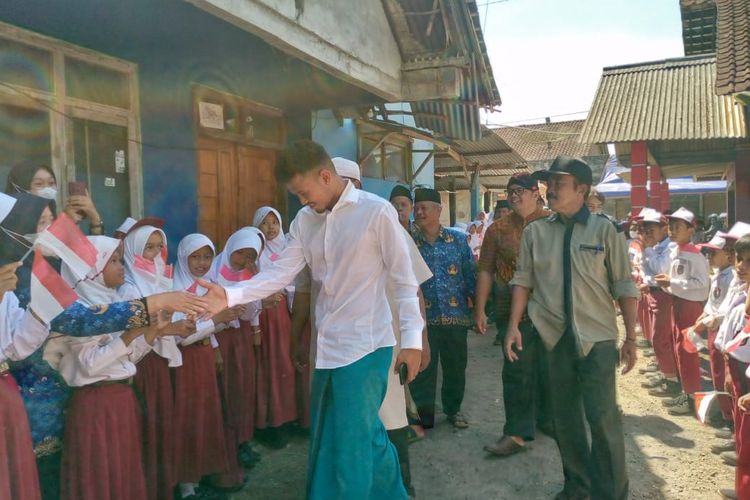 Amirudin Bagas Kaffa Arrizqi, pemain timnas sepak bola Indonesia U-22, atau bisa disapa Bagas Kaffa disambut meriah oleh warga di kampung halamannya di Dusun Sindas, Desa Pancuramas, Kecamatan Secang, Kabupaten Magelang, Jawa Tengah, Senin (22/5/2023).